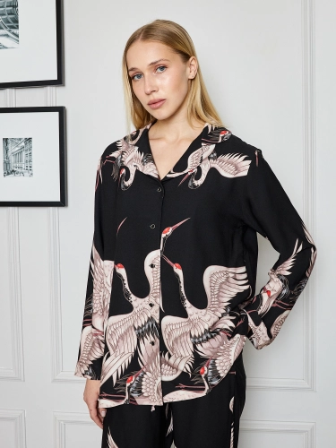 Пижама женская c брюками и рубашкой с принтом Аисты